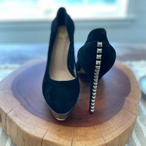 Vince Camuto Black Suede size 9